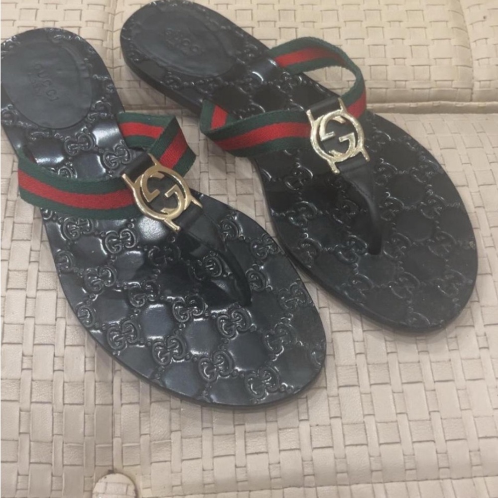 Gucci Black Thong Sandals with Gold Emblem